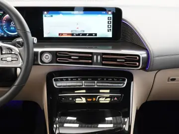 MERCEDES-BENZ EQC 400 4Matic AMG LM20  MULTIBEAM DISTRONIC
