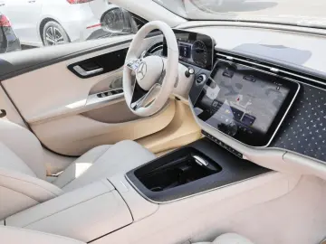 MERCEDES-BENZ E 300 e Avantgarde Burm Distr Keyl Amb…