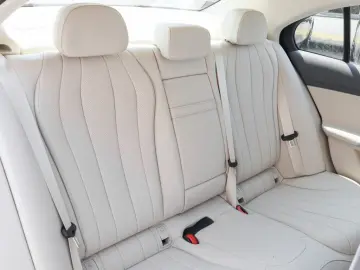 MERCEDES-BENZ E 300 e Avantgarde Burm Distr Keyl Amb…