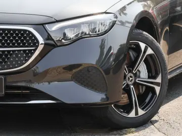 MERCEDES-BENZ E 300 e Avantgarde Burm Distr Keyl Amb…