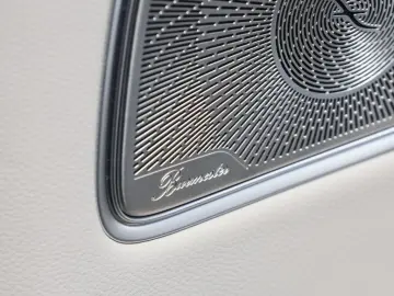 MERCEDES-BENZ E 300 e Avantgarde Burm Distr Keyl Amb…