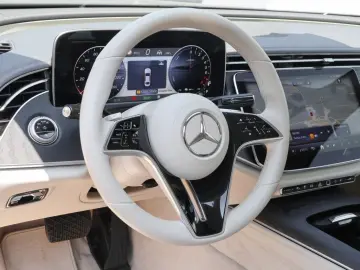 MERCEDES-BENZ E 300 e Avantgarde Burm Distr Keyl Amb…