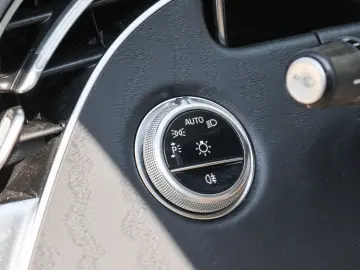 MERCEDES-BENZ E 300 e Avantgarde Burm Distr Keyl Amb…
