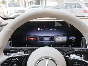MERCEDES-BENZ E 300 e Avantgarde Burm Distr Keyl Amb…