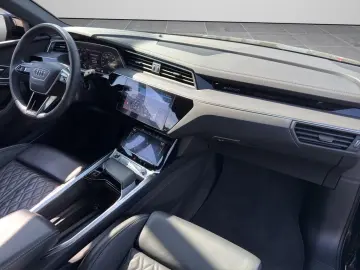 AUDI Q8 Sportback e-tron 50 S-Line quattro  PANO LUFT