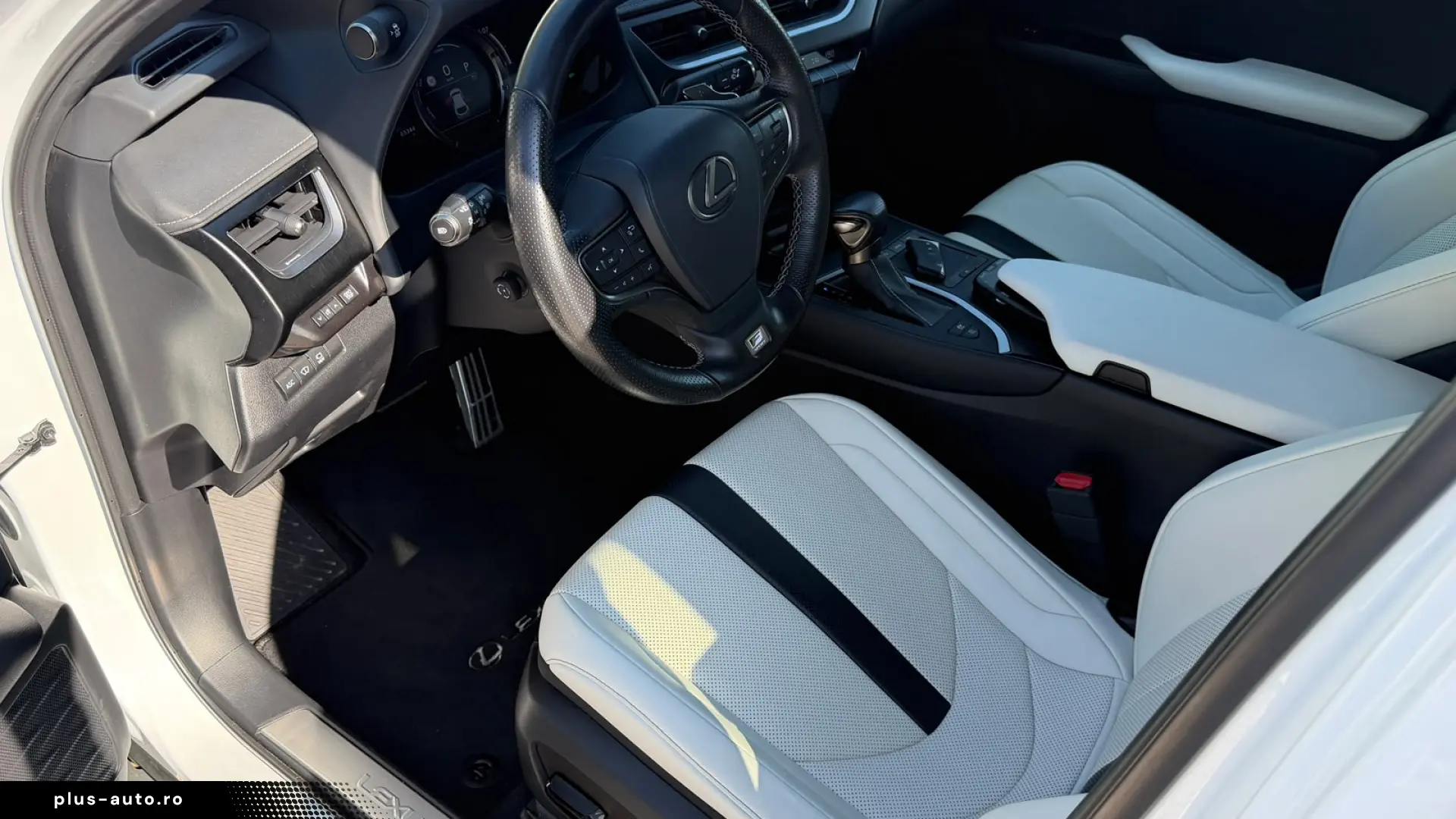 Lexus UX 250H F SPORT