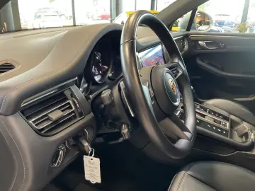 PORSCHE Macan GTS AHK BOSE PASM Pano 21  360