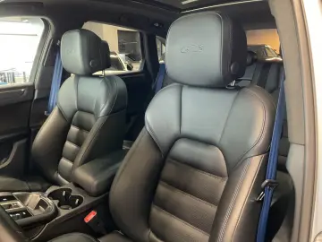 PORSCHE Macan GTS AHK BOSE PASM Pano 21  360