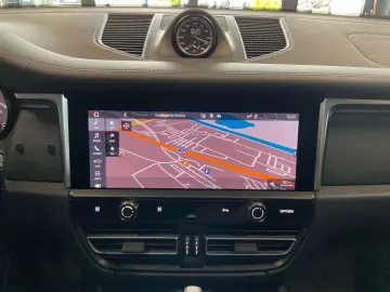 PORSCHE Macan GTS AHK BOSE PASM Pano 21  360