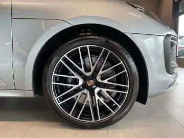 PORSCHE Macan GTS AHK BOSE PASM Pano 21  360
