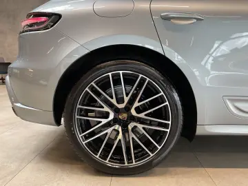 PORSCHE Macan GTS AHK BOSE PASM Pano 21  360