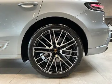 PORSCHE Macan GTS AHK BOSE PASM Pano 21  360
