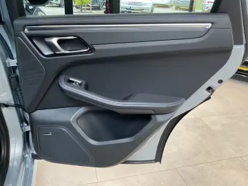 PORSCHE Macan GTS AHK BOSE PASM Pano 21  360