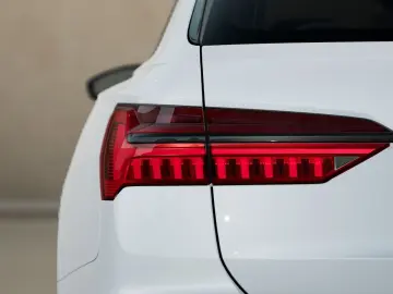 AUDI A6 Avant 55 TFSI e qu S line AHK PANO HD-MATRIX