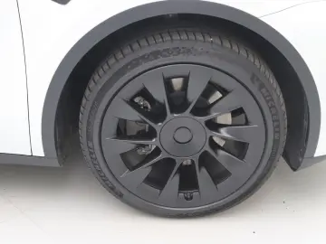 TESLA Model Y Standard RWD Plus 351pk 94 8% SoH [ HW4
