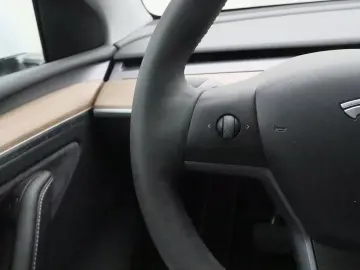 TESLA Model Y Standard RWD Plus 351pk 94 8% SoH [ HW4