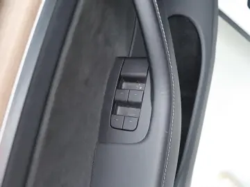 TESLA Model Y Standard RWD Plus 351pk 94 8% SoH [ HW4