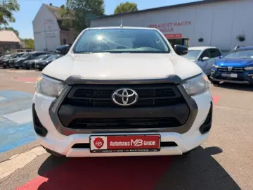 TOYOTA Hilux Double Cab Duty 4x4   TÜV NEU