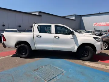 TOYOTA Hilux Double Cab Duty 4x4   TÜV NEU