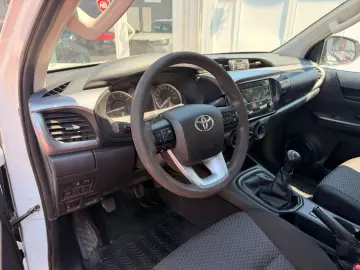 TOYOTA Hilux Double Cab Duty 4x4   TÜV NEU