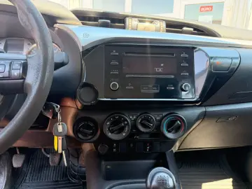 TOYOTA Hilux Double Cab Duty 4x4   TÜV NEU