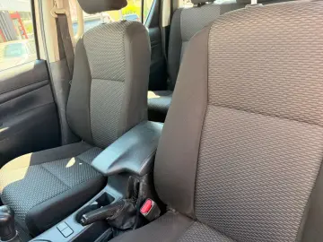 TOYOTA Hilux Double Cab Duty 4x4   TÜV NEU