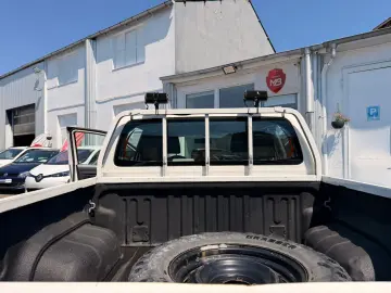 TOYOTA Hilux Double Cab Duty 4x4   TÜV NEU