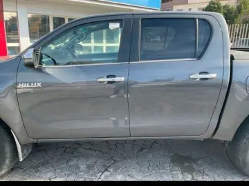 TOYOTA Toyota Hilux 2.4 D-4D 4WD 4 porte Double Cab Com