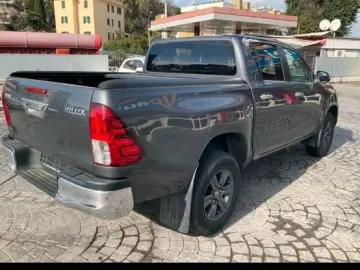 TOYOTA Toyota Hilux 2.4 D-4D 4WD 4 porte Double Cab Com