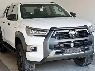 TOYOTA Hilux 2.8 D-4D 4x4 Invincible Sport