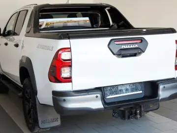TOYOTA Hilux 2.8 D-4D 4x4 Invincible Sport