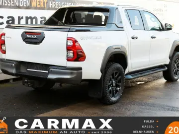 TOYOTA Hilux 2.8 D-4D 4x4 Invincible Sport