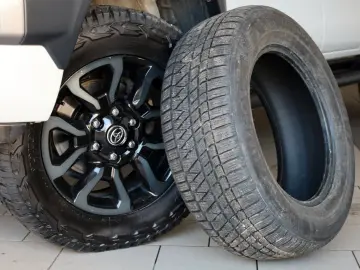 TOYOTA Hilux 2.8 D-4D 4x4 Invincible Sport