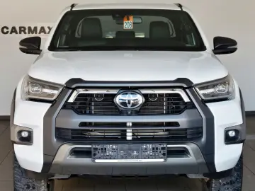 TOYOTA Hilux 2.8 D-4D 4x4 Invincible Sport