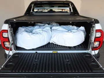 TOYOTA Hilux 2.8 D-4D 4x4 Invincible Sport