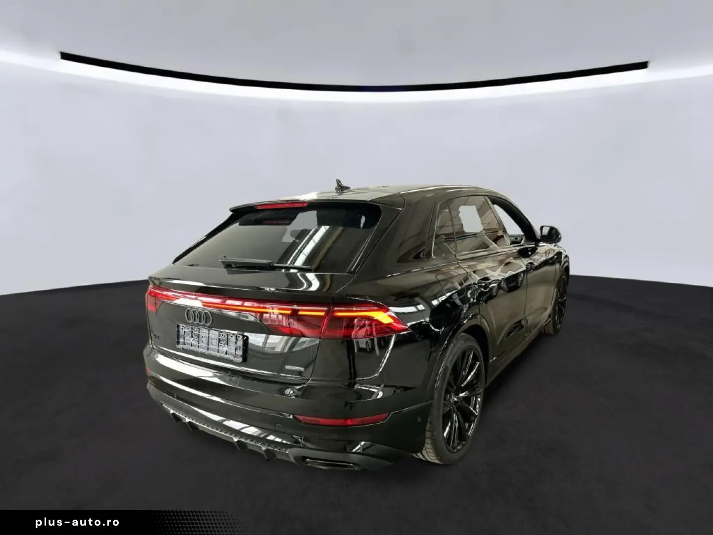 AUDI Q8 55 TFSIe S-Line