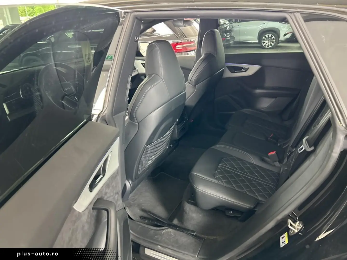 AUDI Q8 55 TFSIe S-Line
