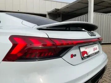 AUDI RS e-tron GT HUD LASER MASSAGE NACHTSICHT 360