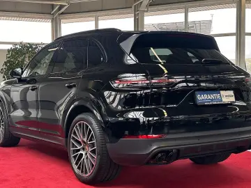 PORSCHE Cayenne Platinum Edition PANO BOSE LUFT RFK