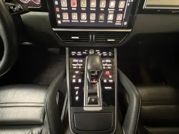 PORSCHE Cayenne Platinum Edition PANO BOSE LUFT RFK