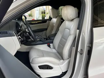 PORSCHE Cayenne Coupe GTS  14WEGE Vierradlenk HUD Matrix