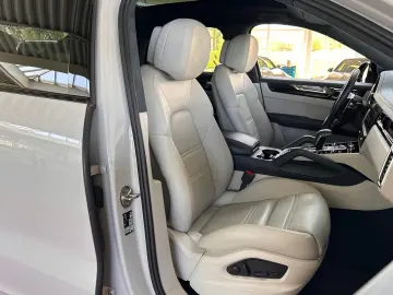 PORSCHE Cayenne Coupe GTS  14WEGE Vierradlenk HUD Matrix
