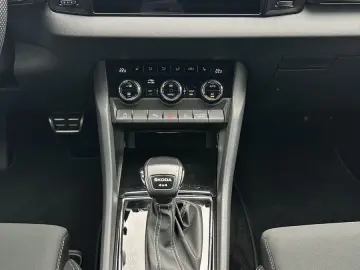 SKODA Karoq 2.0 TSI DSG Sportline 4x4 NAV LED VCOCK DC