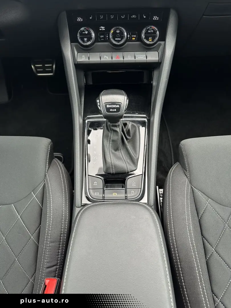 SKODA Karoq 2.0 TSI DSG Sportline 4x4 NAV LED VCOCK DC