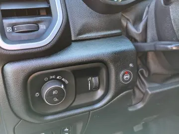 DODGE Dodge RAM 5.7 V8 LPG  QuadCab LKW R-CAM 6.Sitzer