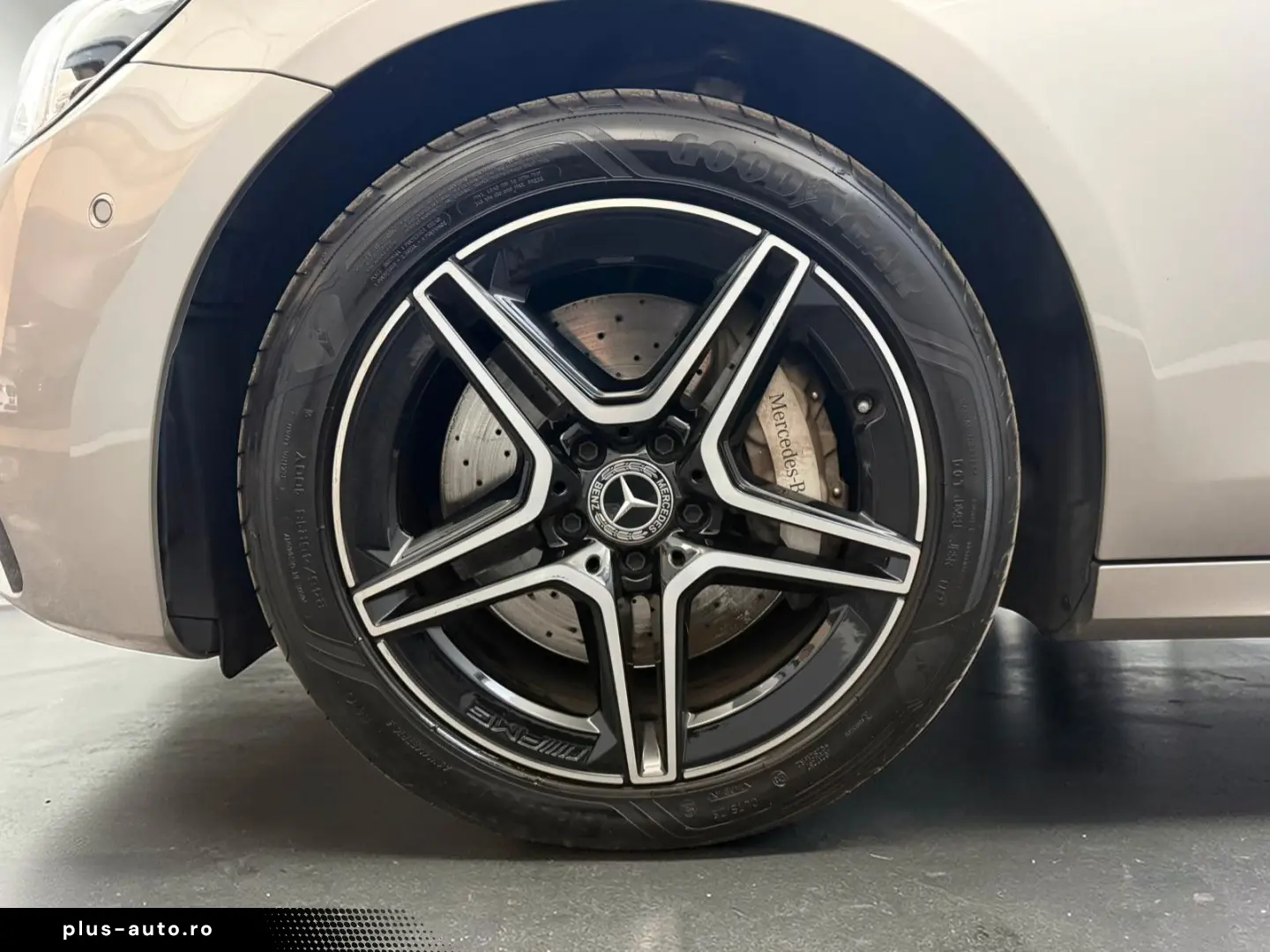 MERCEDES-BENZ E 450 4M AMG LINE PANO AIRM KEYL SOFTCL
