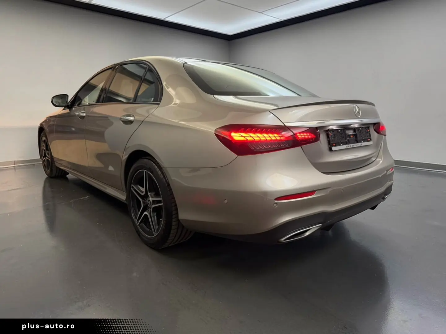 MERCEDES-BENZ E 450 4M AMG LINE PANO AIRM KEYL SOFTCL