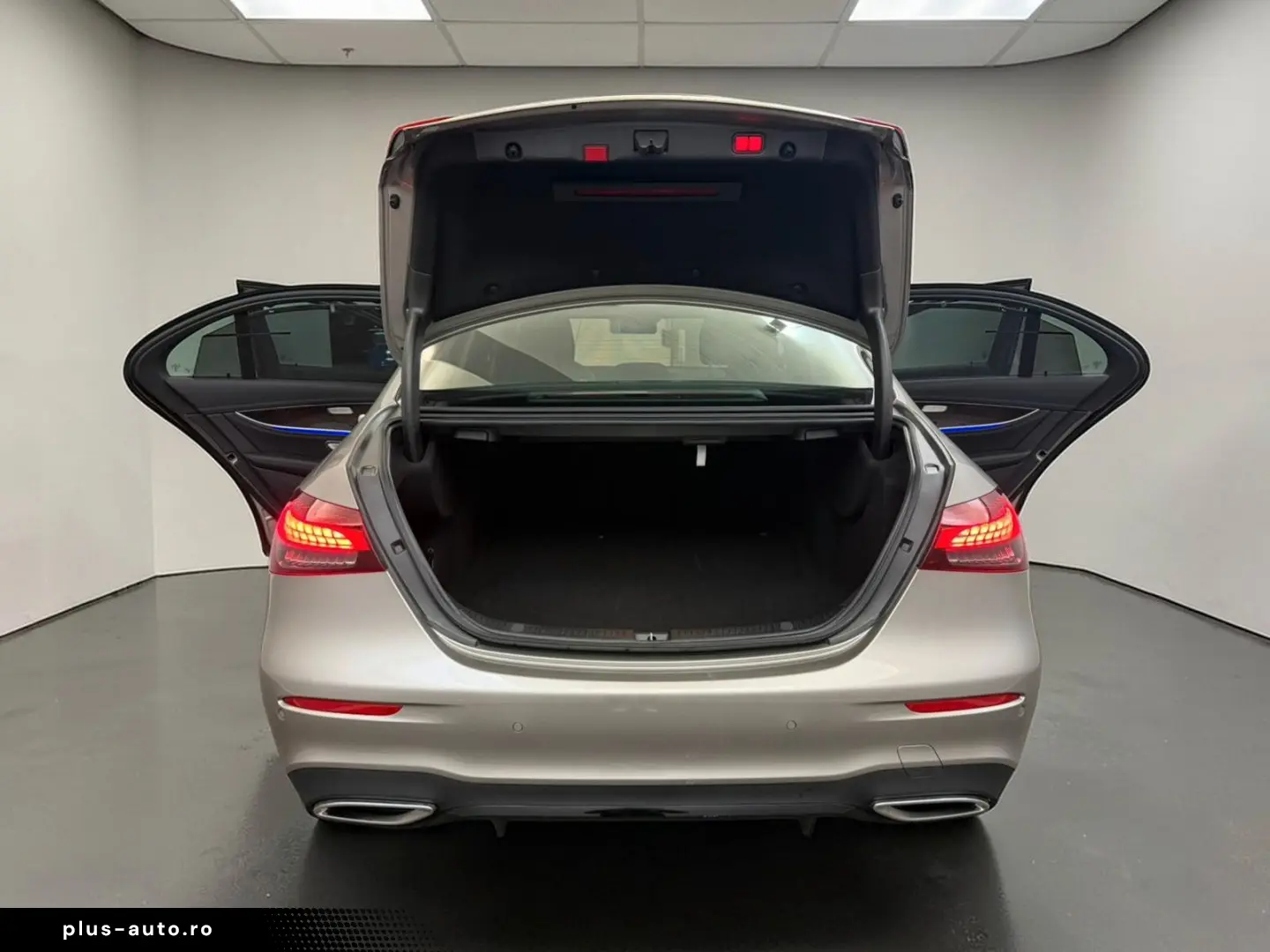 MERCEDES-BENZ E 450 4M AMG LINE PANO AIRM KEYL SOFTCL