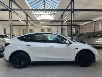 TESLA Model Y Long Range RWD