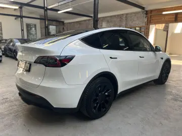 TESLA Model Y Long Range RWD